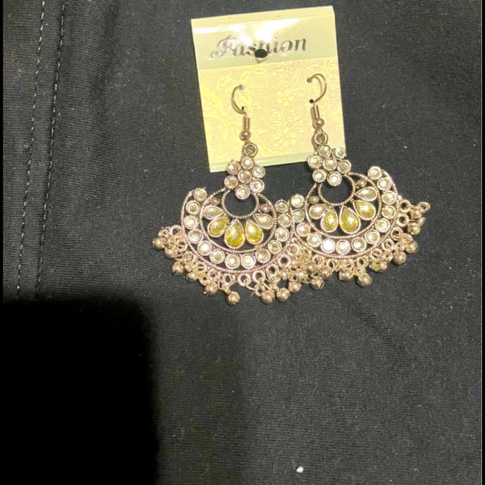 White stones hanging earrings